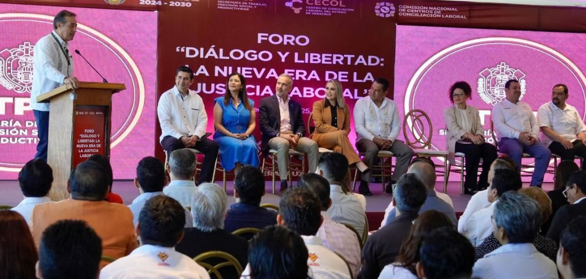 Veracruz impulsa la nueva era de la justicia laboral en foro de Diálogo y Libertad