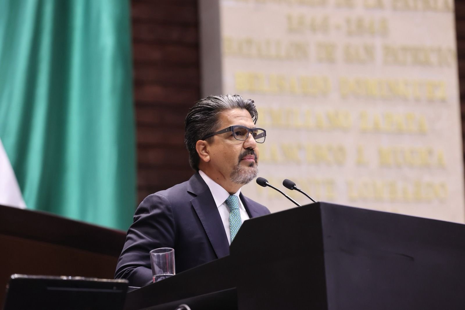 Proponen reforma para prohibir el uso de teléfonos celulares, en horario escolar, en planteles de nivel básico